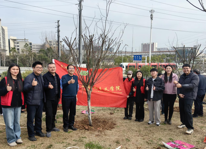 D053C58B32FD7B4033FA939BF88_3C9F0A99_153BEB